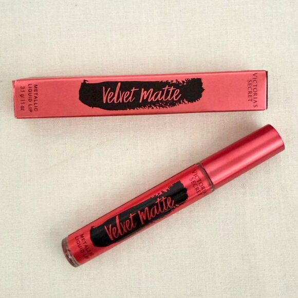 Victoria Secret Velvet Matte Metallic Liquid Lip Fiery Red Lipstick Wand Glam - Picture 8 of 9